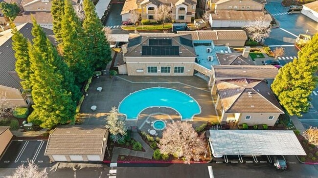 Building Photo - Beautiful 2 Bedroom 2 Bathroom Condo in Ro...