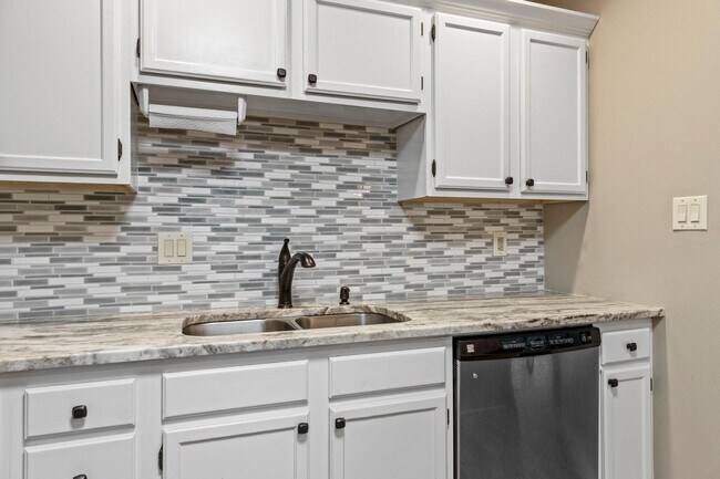 Building Photo - 429 Springwood Way