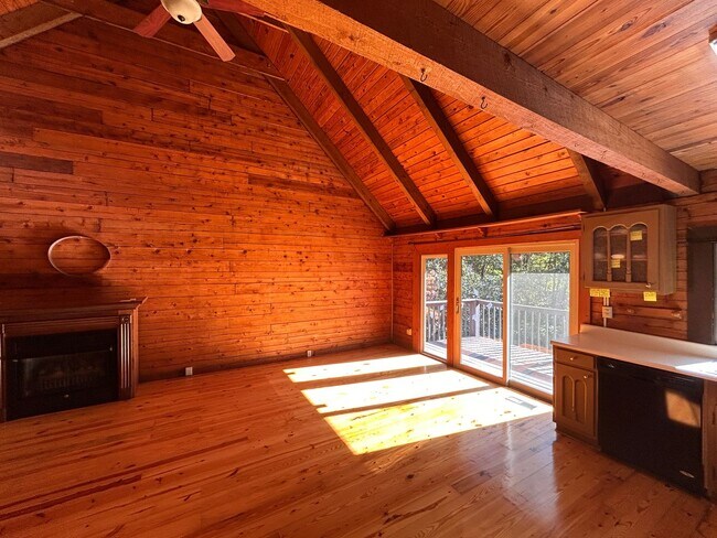 Building Photo - SECLUDED CABIN SANCTUARY!