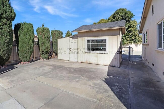 Building Photo - Beautifully updated, One Story Fremont Hom...