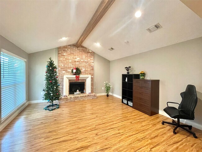 Building Photo - 3023 Sam Houston Dr