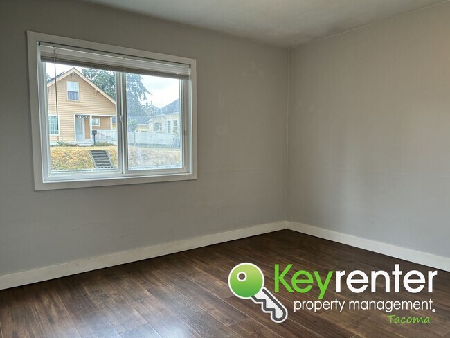 Building Photo - Charming Newly Remodeled Home