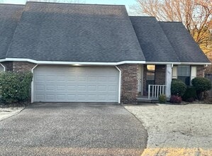 Building Photo - 3 Bedroom 2.5 bath home