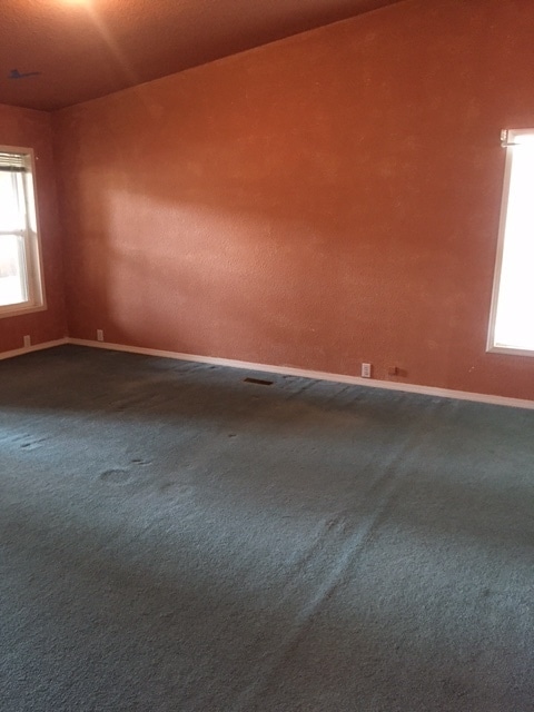 Building Photo - Beautiful 3 bedroom Overlooking River