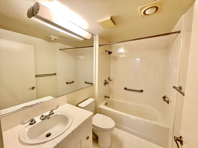 Building Photo - 2BR/2BA North Beach Condo W/Private, Huge Terrace, Parking! In-Unit Laundry! Storage! PROGRESSIVE