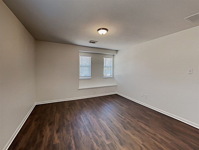 Building Photo - 18011 Shallow Leaf Ln