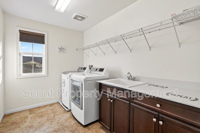 Building Photo - 39012 Crown Ranch Rd