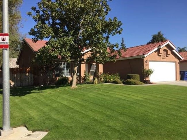 Building Photo - Coming Soon! For Lease: Spacious 4-Bedroom...