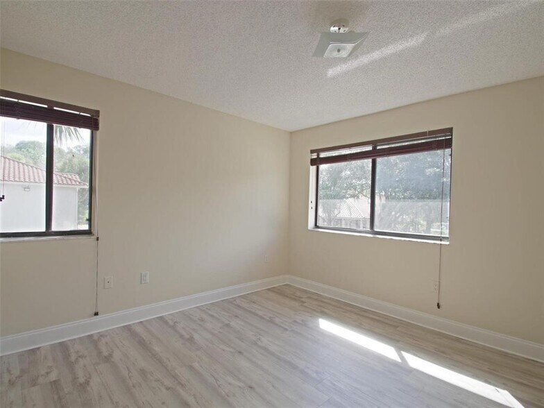 Building Photo - 8321 Coral Lake Dr