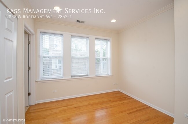 Building Photo - 2852 W Rosemont Ave