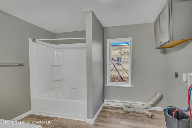 Building Photo - 916 W Linden St