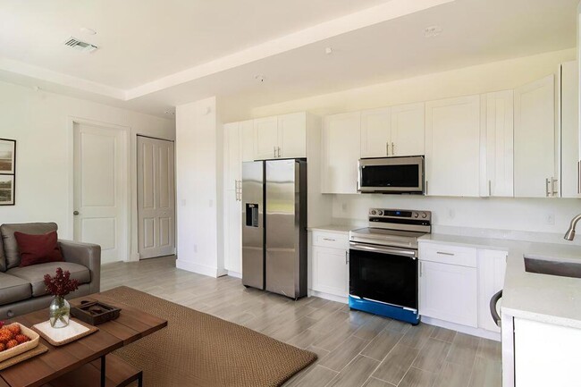 Building Photo - 260 Rotonda Blvd W