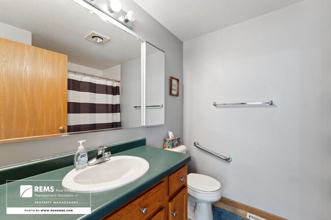 Building Photo - 815 Island Ct