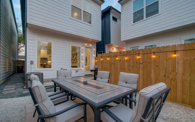 Building Photo - 5605 Mulvey St