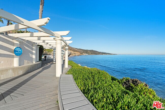 Building Photo - 26664 Seagull Way