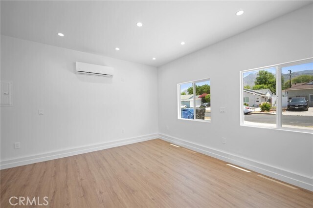 Building Photo - 10943 Nassau Ave