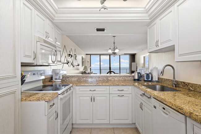 Building Photo - 5061 N Hwy A1A