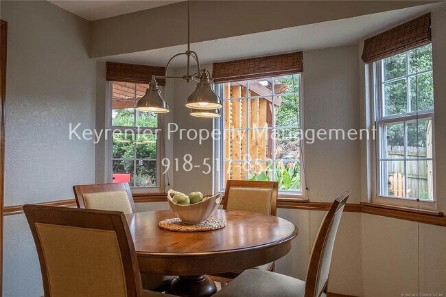 Building Photo - Large | 4 Bed | 3 Bath | South Tulsa
