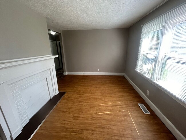 Building Photo - 2203 Braham St
