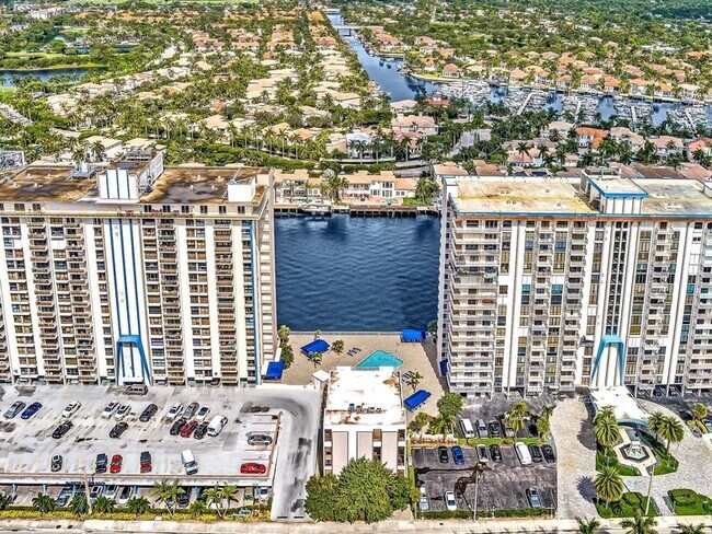 Building Photo - 1600 S Ocean Dr