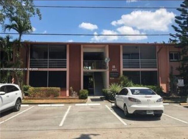 Building Photo - 805 SW 30th St