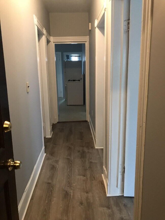 Building Photo - 146 Spencer St