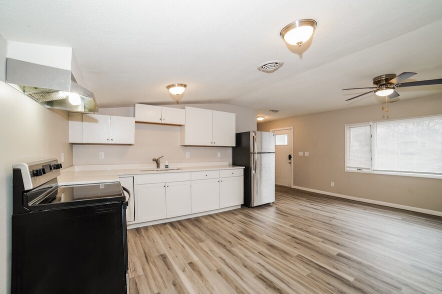 Building Photo - 302 Wagner St