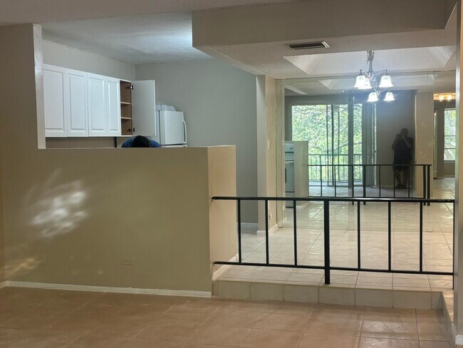 Building Photo - 3720 Inverrary Dr