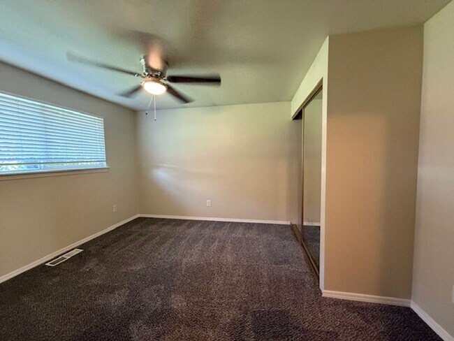 Building Photo - 3 Bedroom 1.25 Bath with 2 car garage