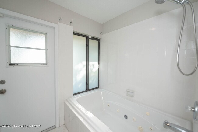 Building Photo - 1326 Cherry Hills Rd NE