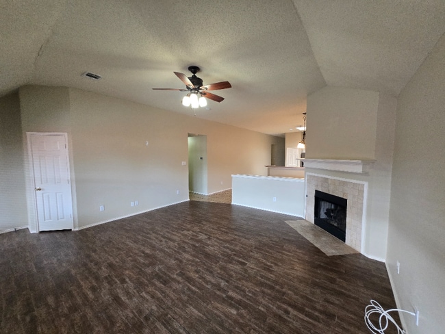 Building Photo - 2820 Golden Meadow Ave