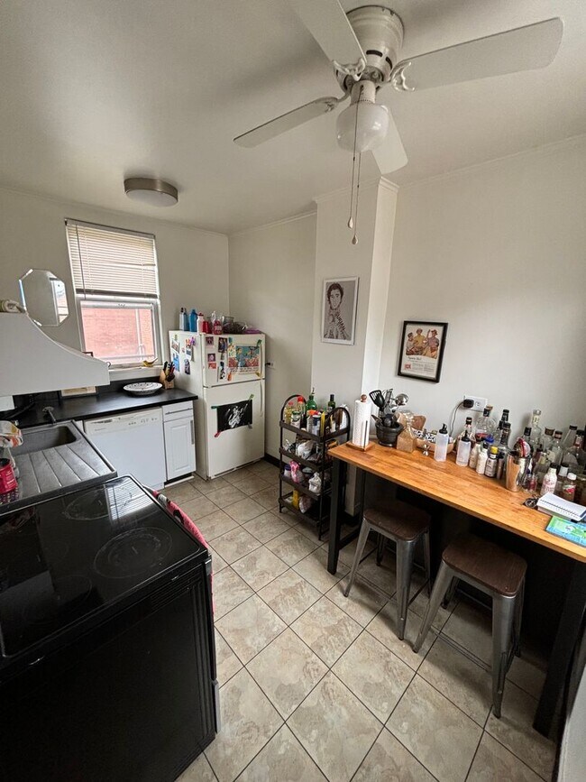 Building Photo - 111 E Blenkner St