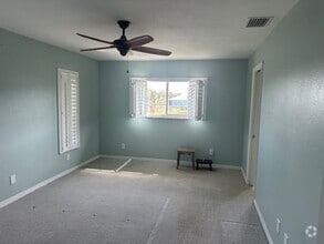 Building Photo - Water Front Home