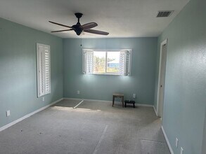 Building Photo - Water Front Home