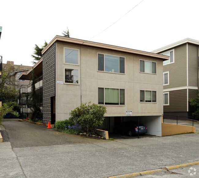 Building Photo - 2237 Apartments