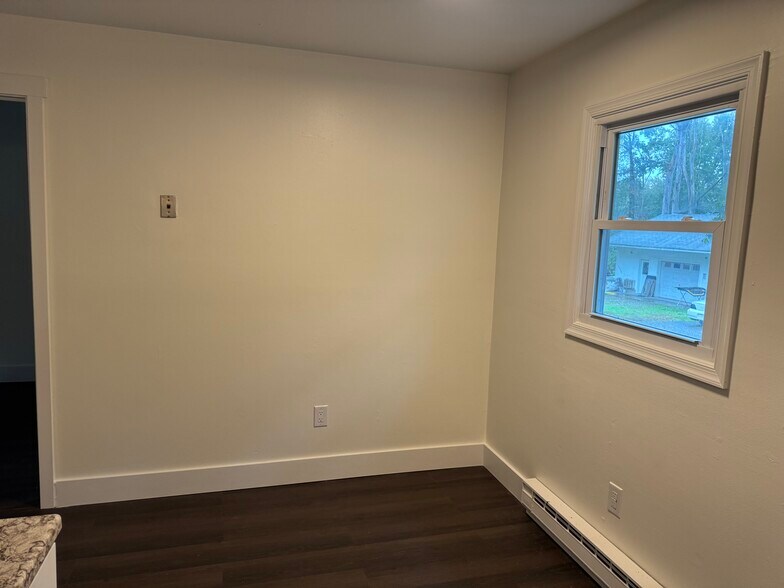 Building Photo - 439 Baron Rd