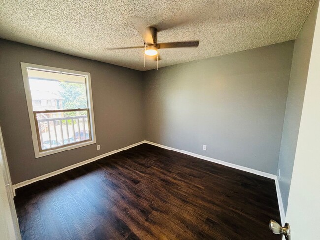 Building Photo - 6732-6732 W Par Ln