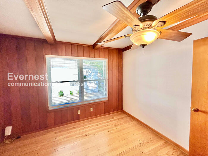 Building Photo - 8633 Westglen Dr