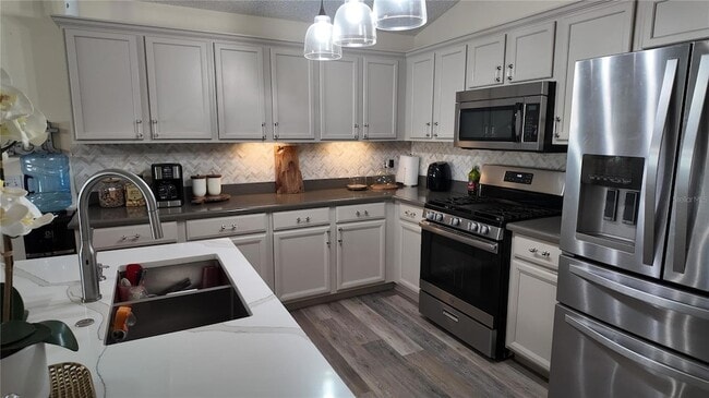 Building Photo - 723 Lady Diana Dr