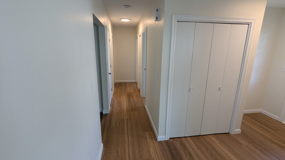 Building Photo - 250 Lovering St
