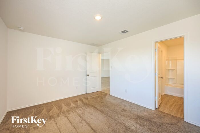 Building Photo - 2406 Sweet Olive