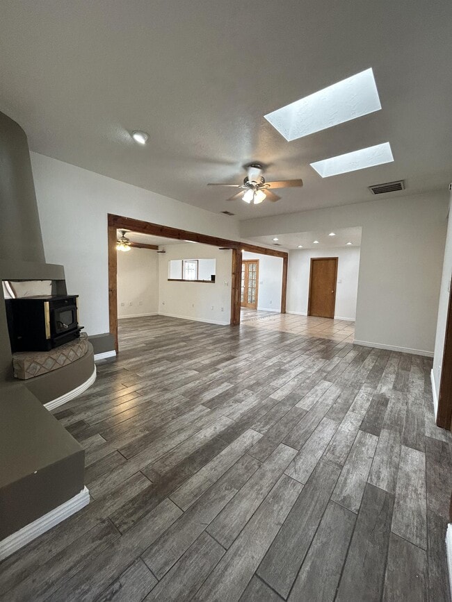 Building Photo - 6101 Equestrian Dr NW