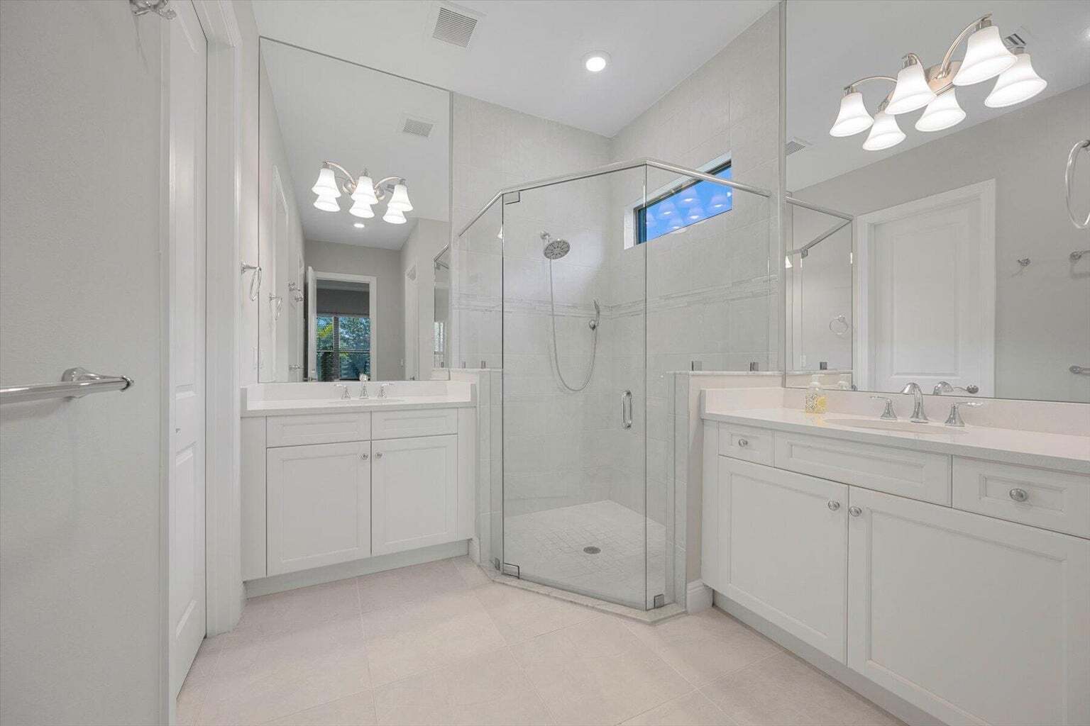 Building Photo - 16124 Key Biscayne Ln