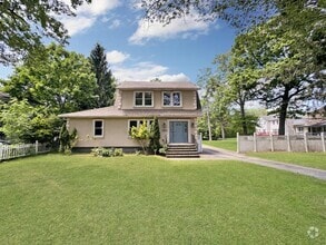 Building Photo - 499 Paramus Rd