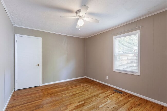 Building Photo - Spacious 3 beds & 3 Full Baths in Woodland...