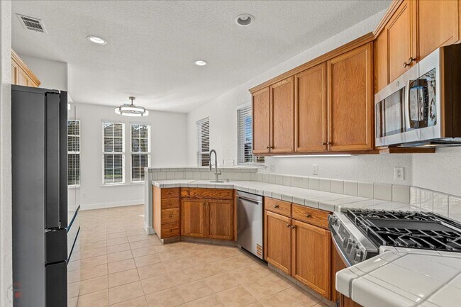 Building Photo - Beautiful 3(4) Bedroom/2 Bath Home Located in Lodi Ca