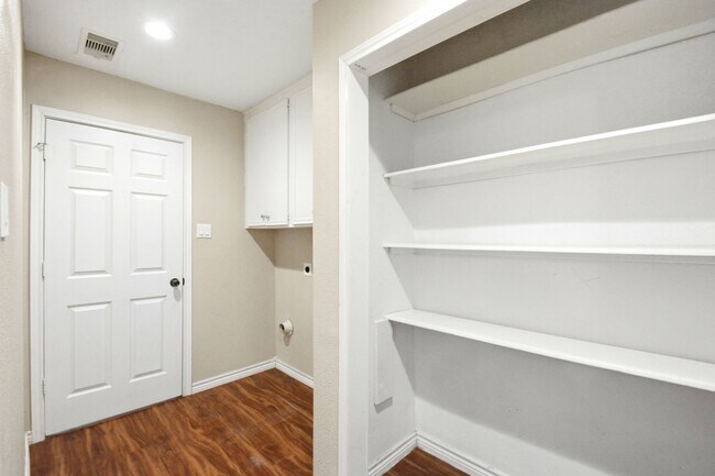 Building Photo - 25302 Friar Lake Ln