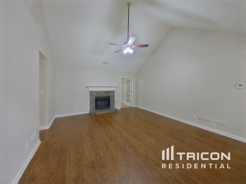 Building Photo - 408 Crested View Dr