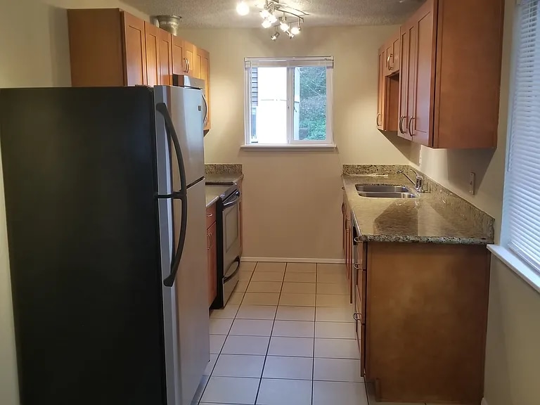 Primary Photo - 1614 Kent Des Moines Rd