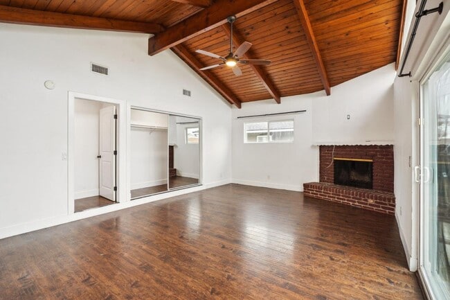 Building Photo - 1133 W 78th St